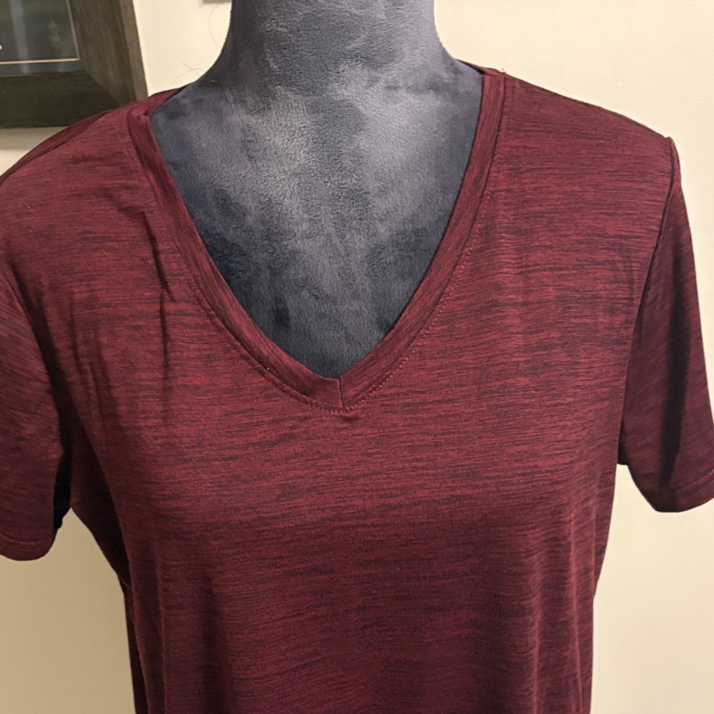 Comfy Women’s Heather Red V-Neck Short Sleeve Top - Picture 2 of 5